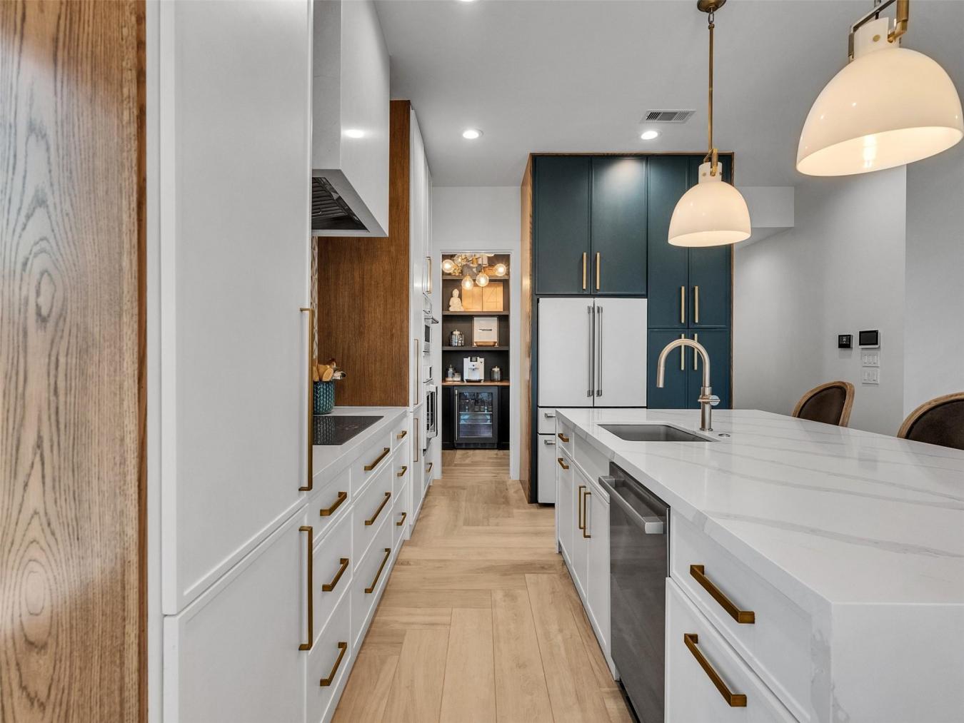 Galveston, Galveston, 77554, United States, 4 Bedrooms Bedrooms, ,3 BathroomsBathrooms,Residential,For Sale,1967442