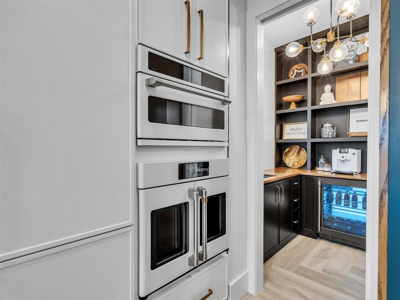 Galveston, Galveston, 77554, United States, 4 Bedrooms Bedrooms, ,3 BathroomsBathrooms,Residential,For Sale,1967442