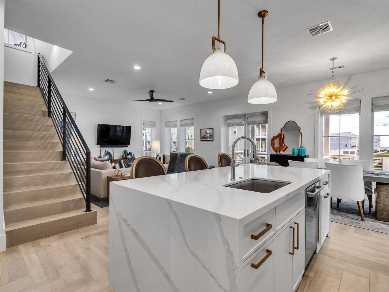 Galveston, Galveston, 77554, United States, 4 Bedrooms Bedrooms, ,3 BathroomsBathrooms,Residential,For Sale,1967442