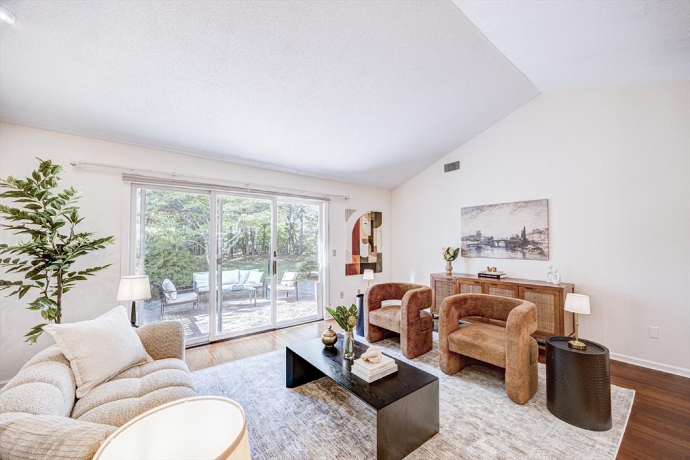 Newton, Middlesex, 02459, United States, 2 Bedrooms Bedrooms, ,3 BathroomsBathrooms,Residential,For Sale,1967440