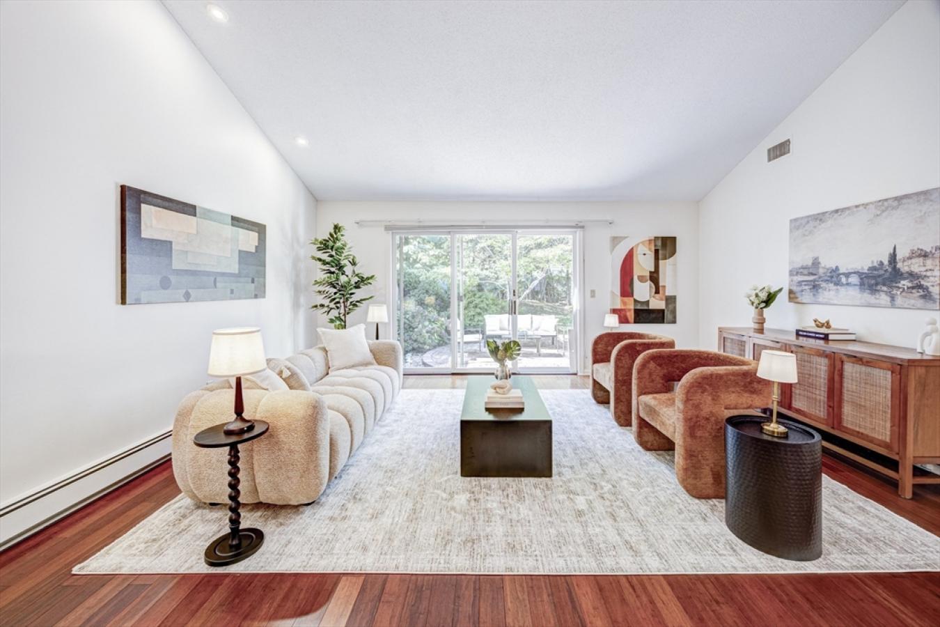 Newton, Middlesex, 02459, United States, 2 Bedrooms Bedrooms, ,3 BathroomsBathrooms,Residential,For Sale,1967440