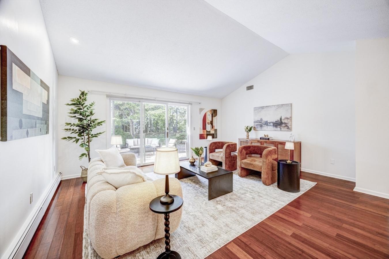 Newton, Middlesex, 02459, United States, 2 Bedrooms Bedrooms, ,3 BathroomsBathrooms,Residential,For Sale,1967440