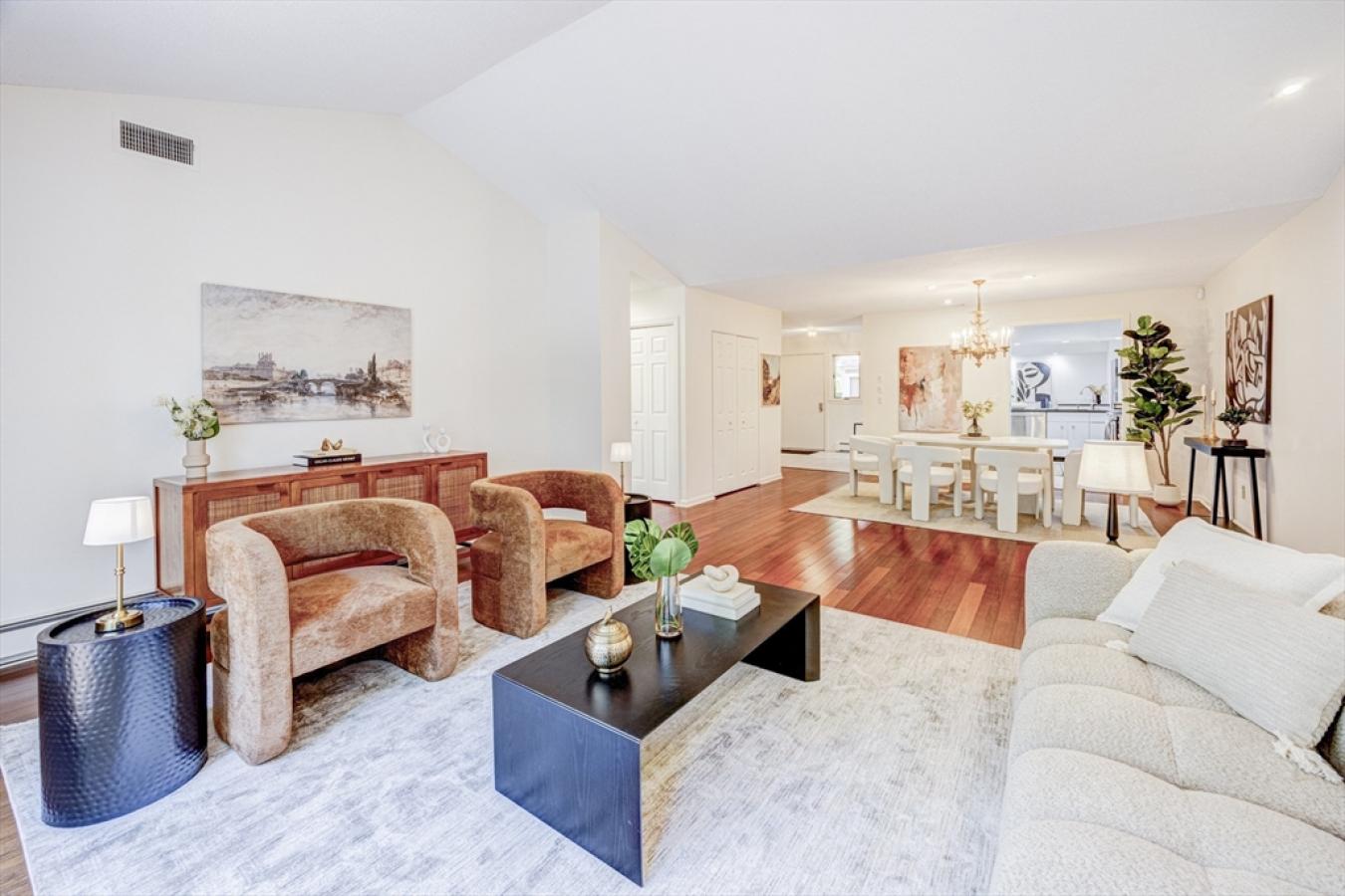 Newton, Middlesex, 02459, United States, 2 Bedrooms Bedrooms, ,3 BathroomsBathrooms,Residential,For Sale,1967440