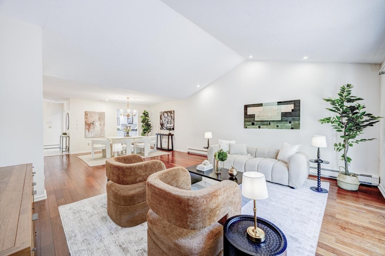 Newton, Middlesex, 02459, United States, 2 Bedrooms Bedrooms, ,3 BathroomsBathrooms,Residential,For Sale,1967440