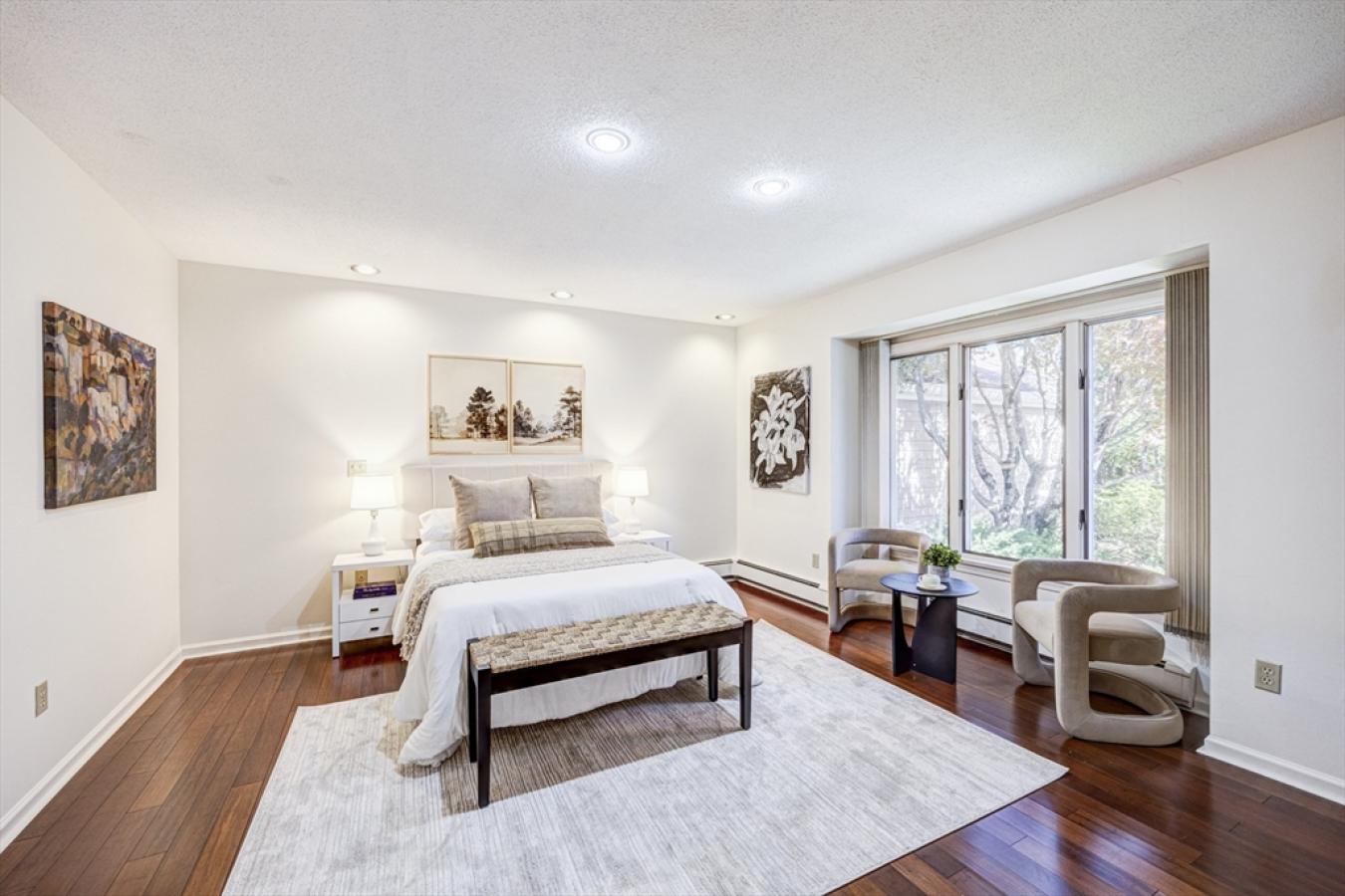 Newton, Middlesex, 02459, United States, 2 Bedrooms Bedrooms, ,3 BathroomsBathrooms,Residential,For Sale,1967440