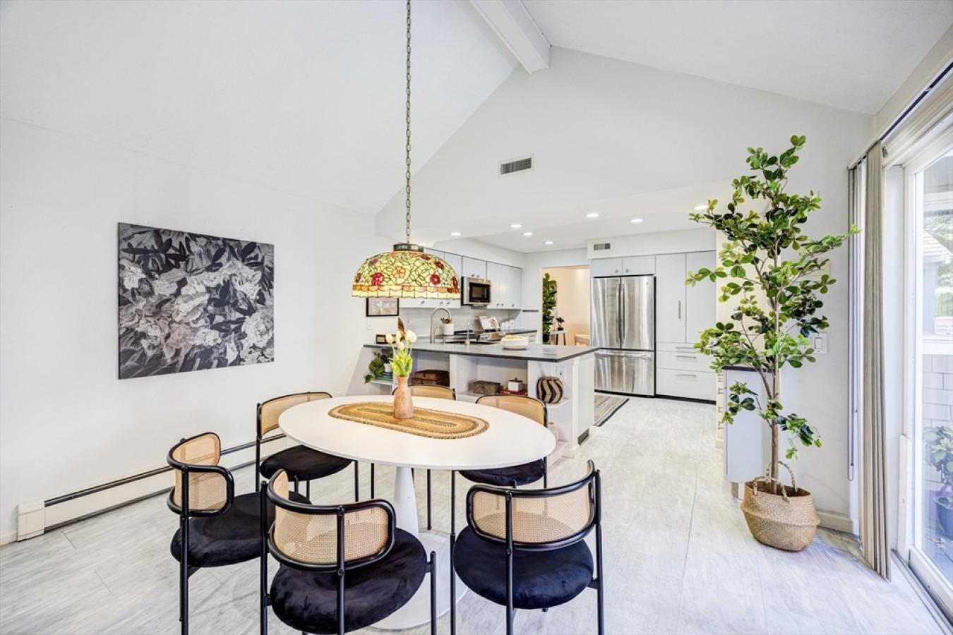 Newton, Middlesex, 02459, United States, 2 Bedrooms Bedrooms, ,3 BathroomsBathrooms,Residential,For Sale,1967440