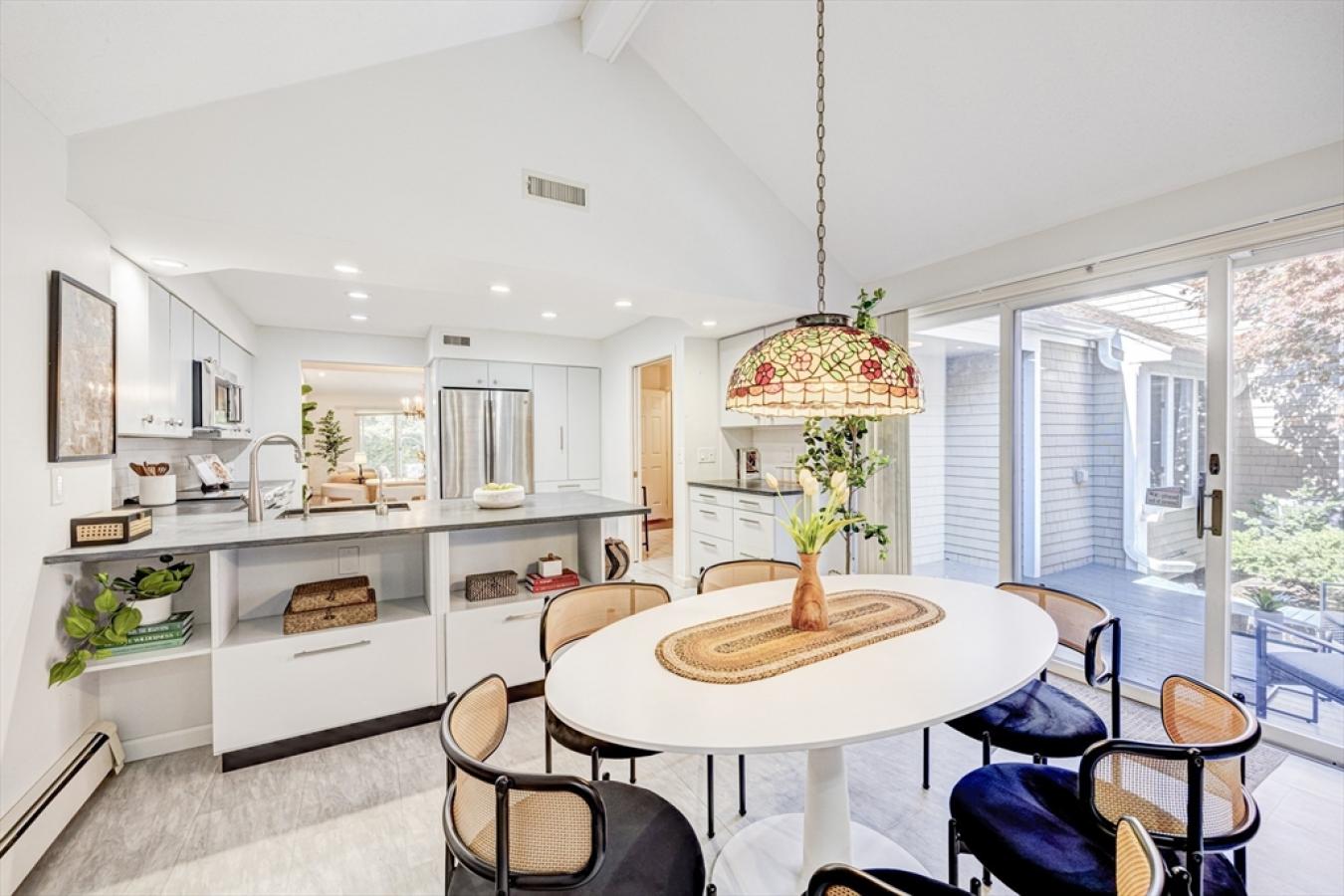 Newton, Middlesex, 02459, United States, 2 Bedrooms Bedrooms, ,3 BathroomsBathrooms,Residential,For Sale,1967440