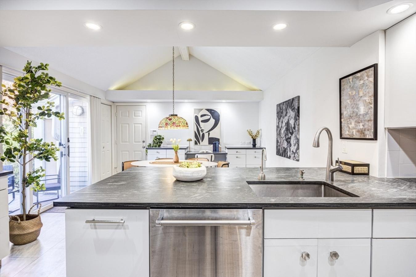 Newton, Middlesex, 02459, United States, 2 Bedrooms Bedrooms, ,3 BathroomsBathrooms,Residential,For Sale,1967440