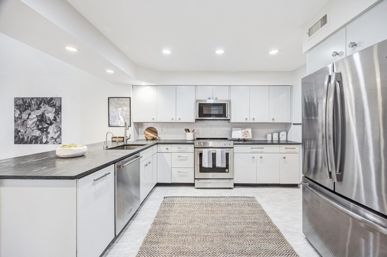 Newton, Middlesex, 02459, United States, 2 Bedrooms Bedrooms, ,3 BathroomsBathrooms,Residential,For Sale,1967440