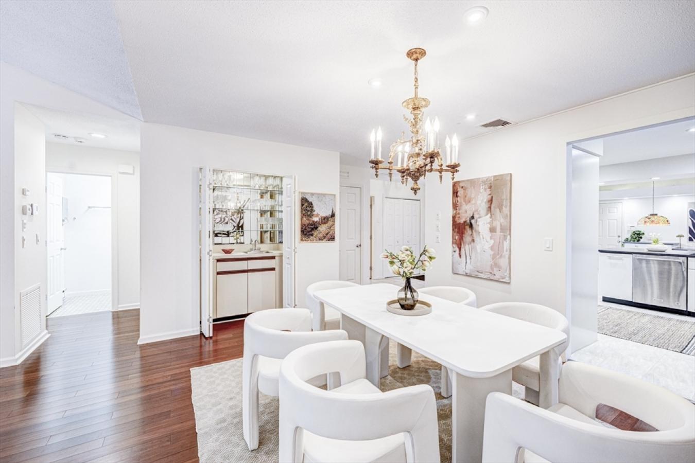 Newton, Middlesex, 02459, United States, 2 Bedrooms Bedrooms, ,3 BathroomsBathrooms,Residential,For Sale,1967440