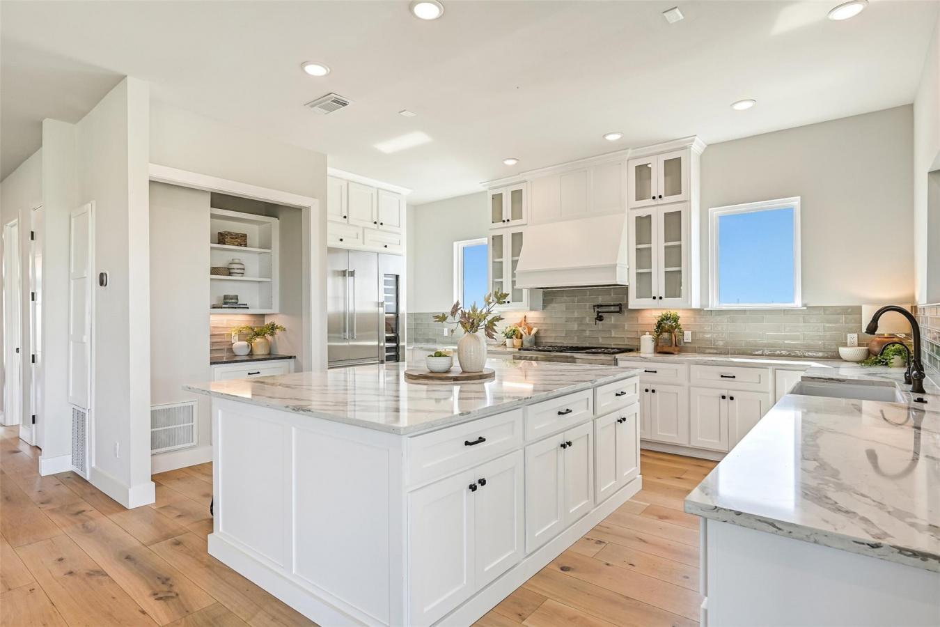 Freeport, Brazoria, 77541, United States, 5 Bedrooms Bedrooms, ,4 BathroomsBathrooms,Residential,For Sale,1967439