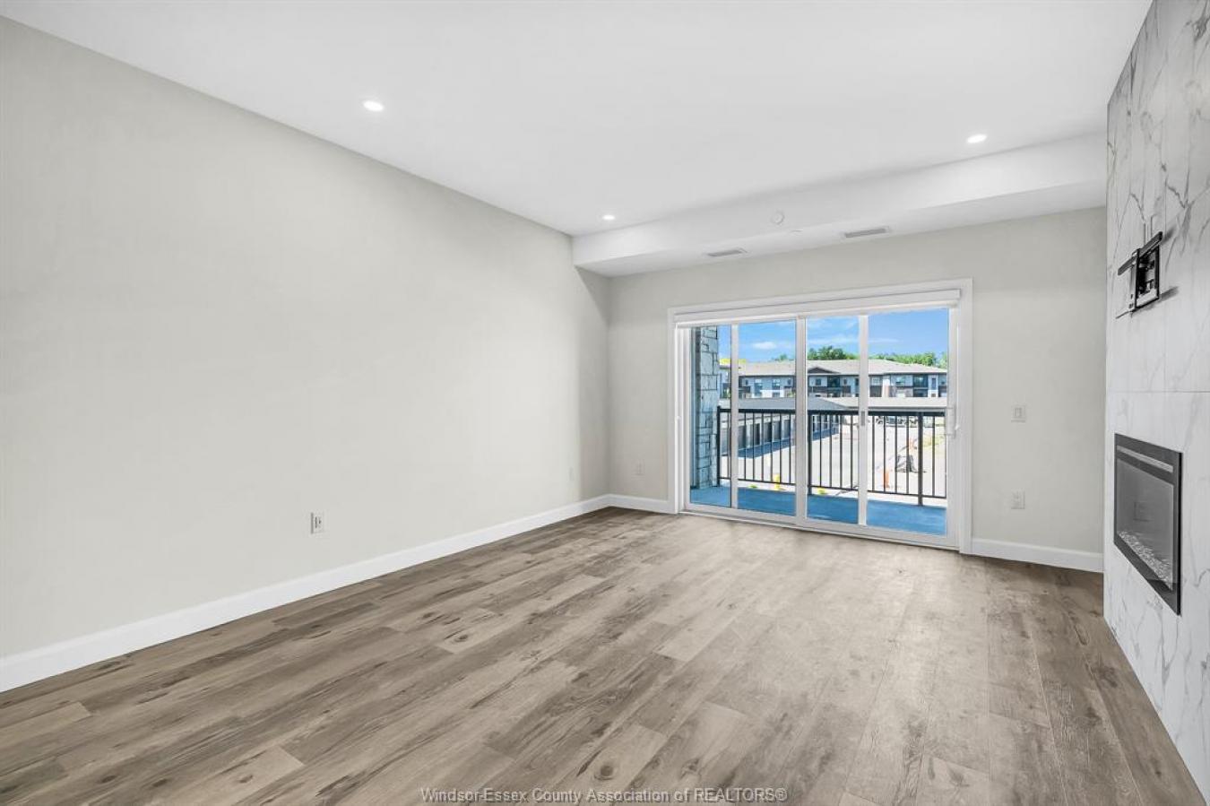 LaSalle, ON, N9J 1X7, Canada, 2 Bedrooms Bedrooms, ,2 BathroomsBathrooms,Residential,For Sale,1967436