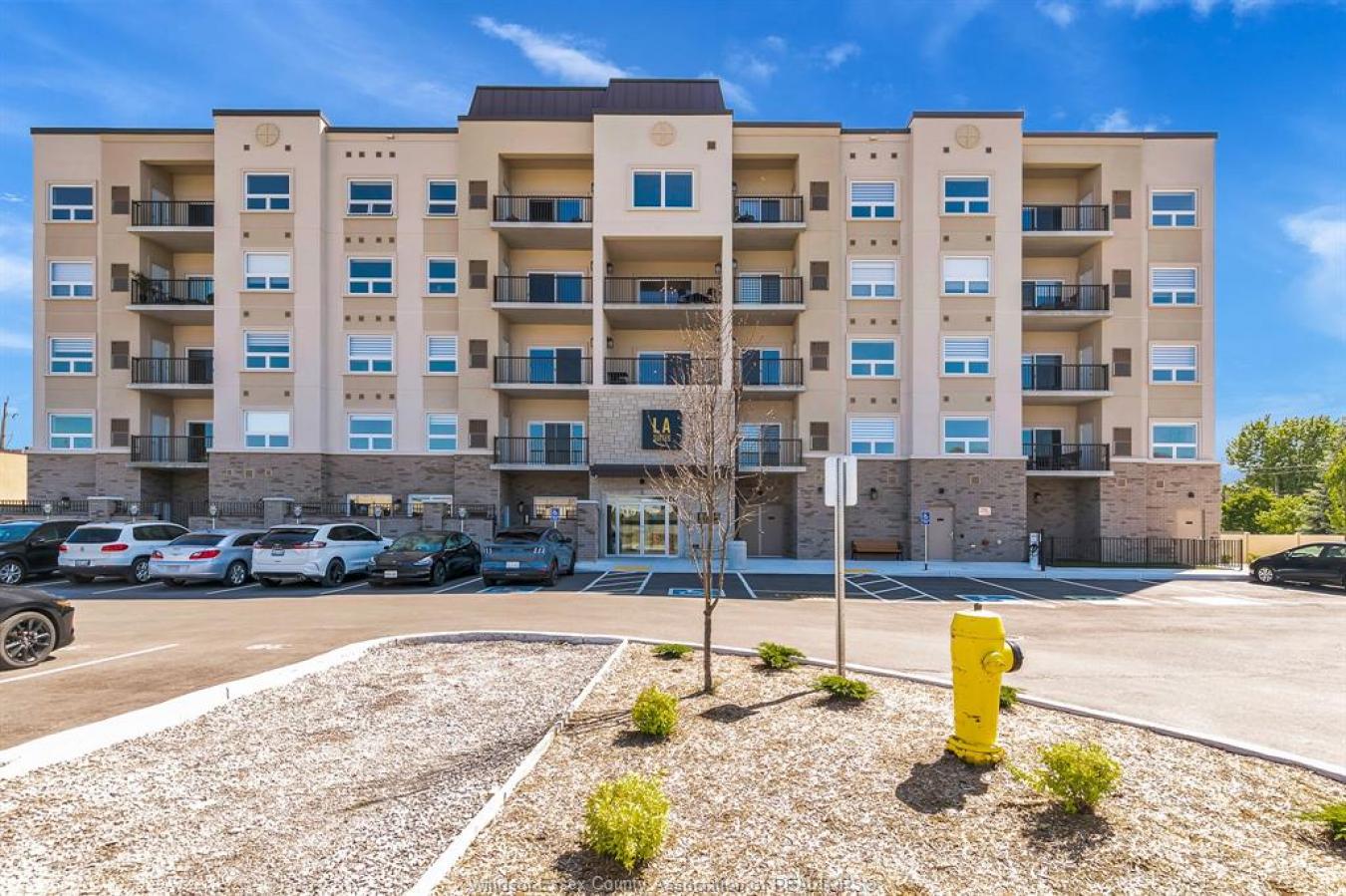 LaSalle, ON, N9J 1X7, Canada, 2 Bedrooms Bedrooms, ,2 BathroomsBathrooms,Residential,For Sale,1967436