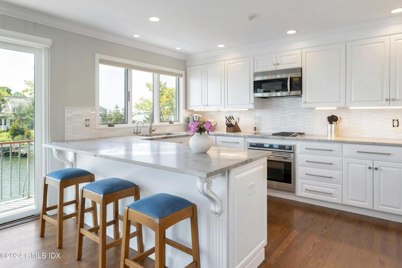 Greenwich, Connecticut, 06830, United States, 7 Bedrooms Bedrooms, ,5 BathroomsBathrooms,Residential,For Sale,1967433