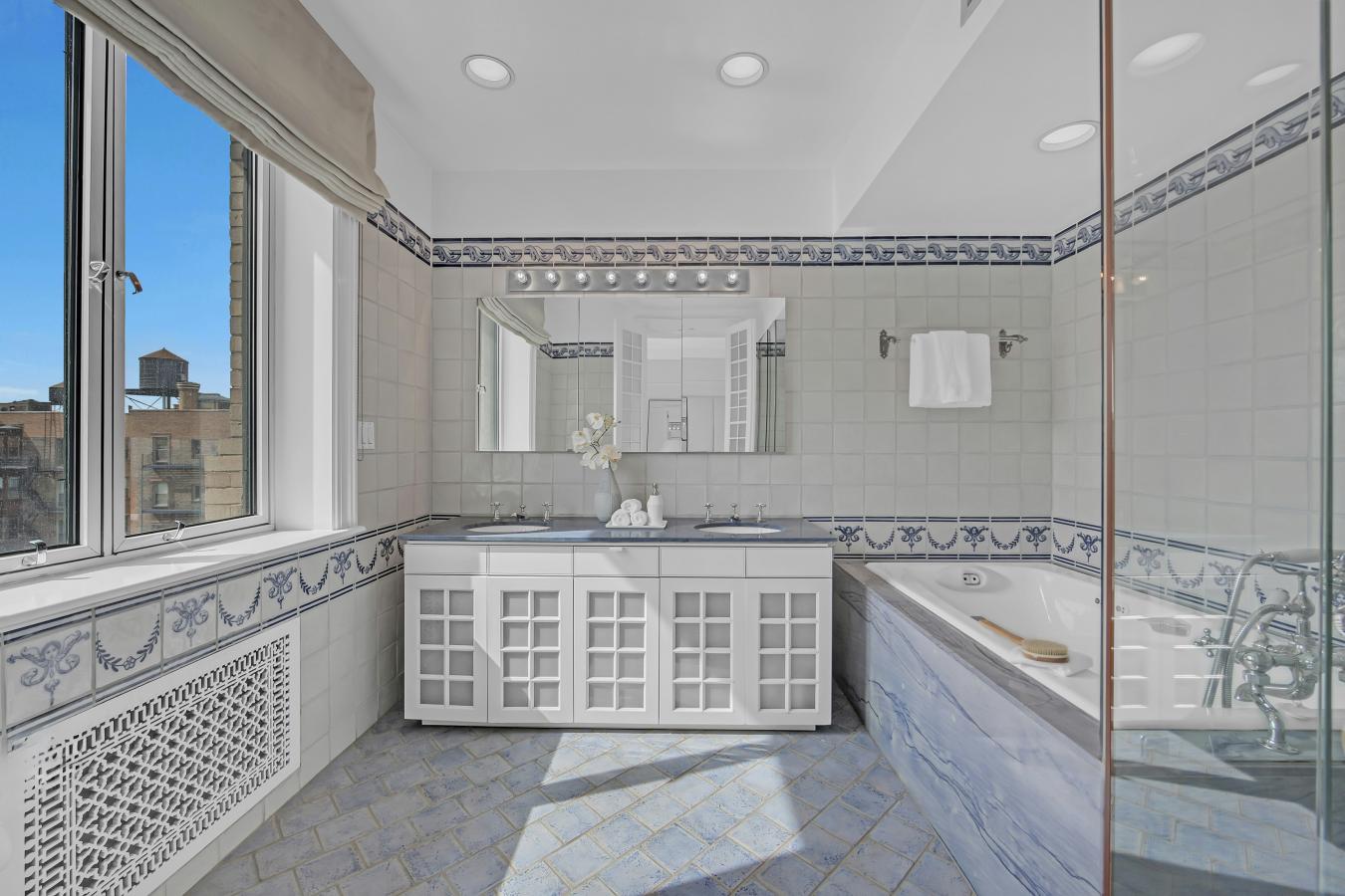 New York, New York, 10024, United States, 2 Bedrooms Bedrooms, ,2 BathroomsBathrooms,Residential,For Sale,1967428