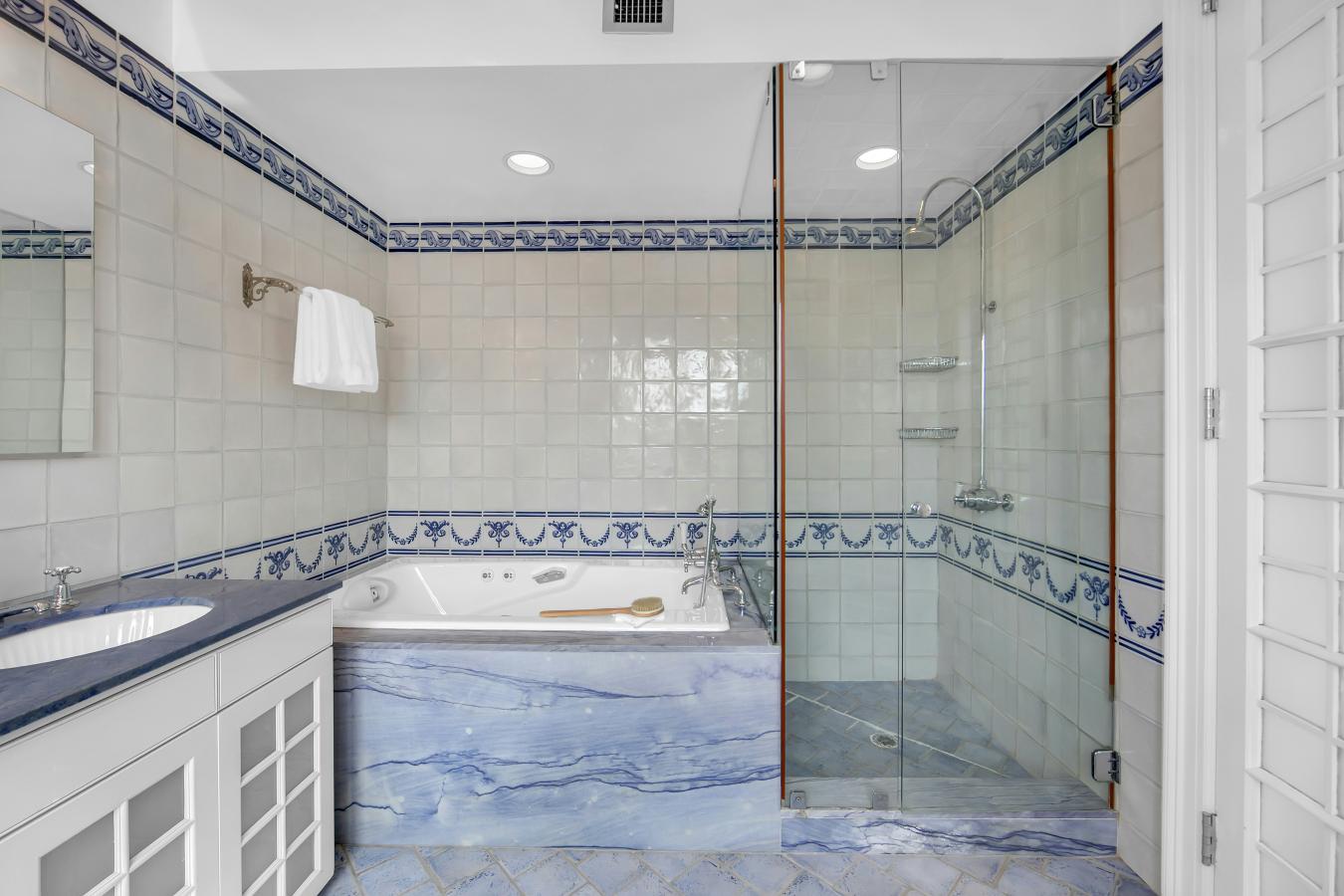 New York, New York, 10024, United States, 2 Bedrooms Bedrooms, ,2 BathroomsBathrooms,Residential,For Sale,1967428