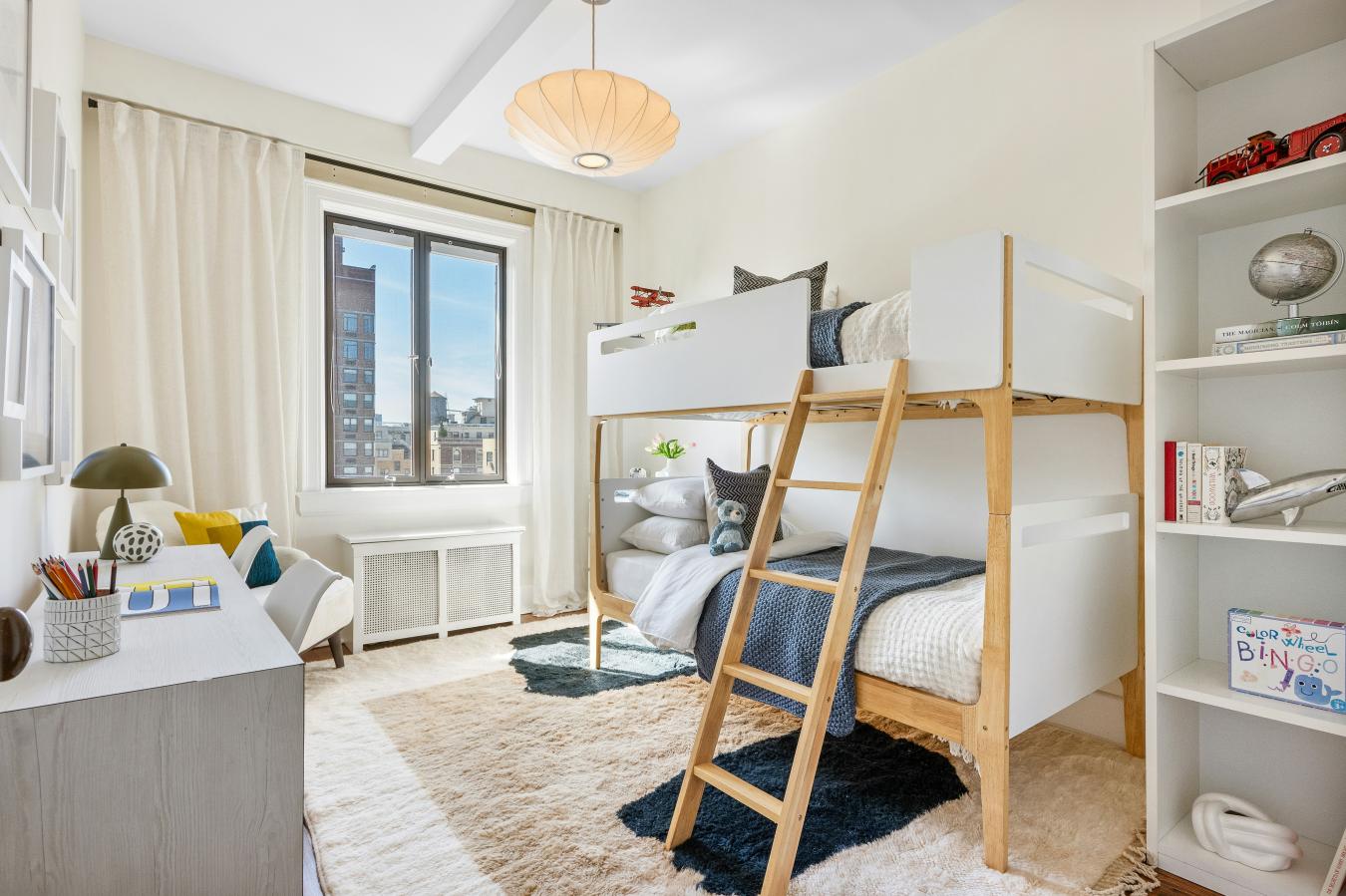 New York, New York, 10024, United States, 2 Bedrooms Bedrooms, ,2 BathroomsBathrooms,Residential,For Sale,1967428