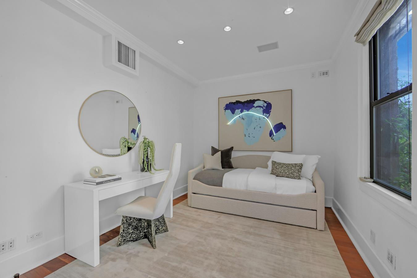 New York, New York, 10024, United States, 2 Bedrooms Bedrooms, ,2 BathroomsBathrooms,Residential,For Sale,1967428