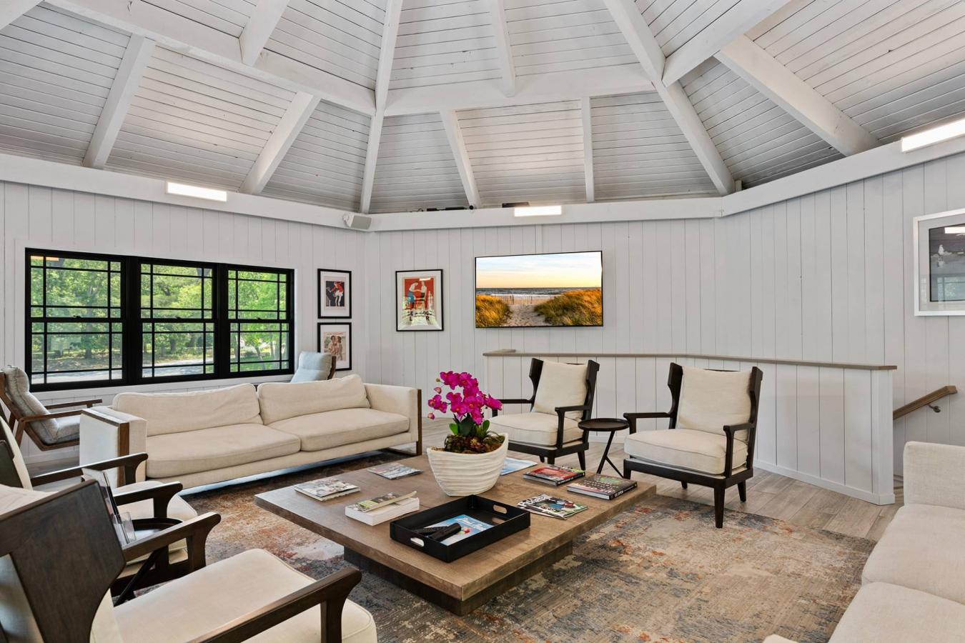 Westhampton, New York, 11977, United States, ,Residential,For Sale,1967426