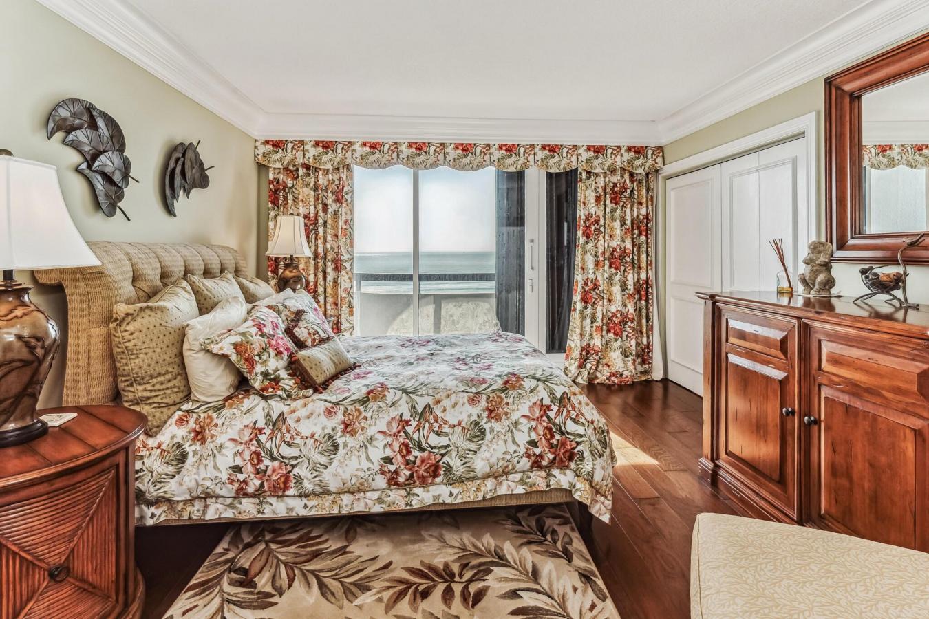 Discover oceanfront luxury while staying in this direct ocean view ren – image 14