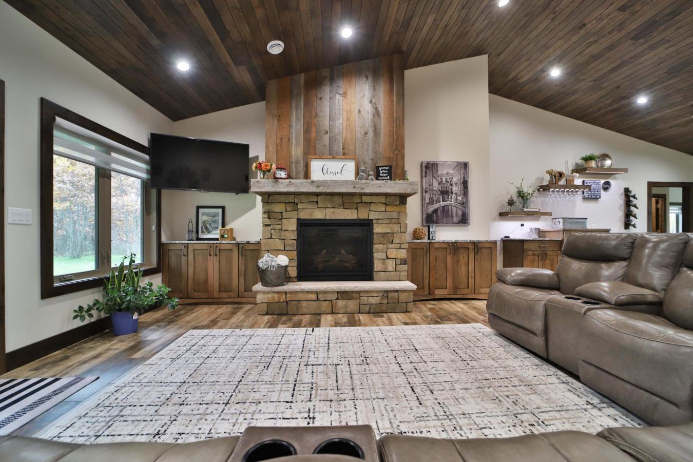 Menahga, Wadena, 56464, United States, 3 Bedrooms Bedrooms, ,4 BathroomsBathrooms,Residential,For Sale,1968594