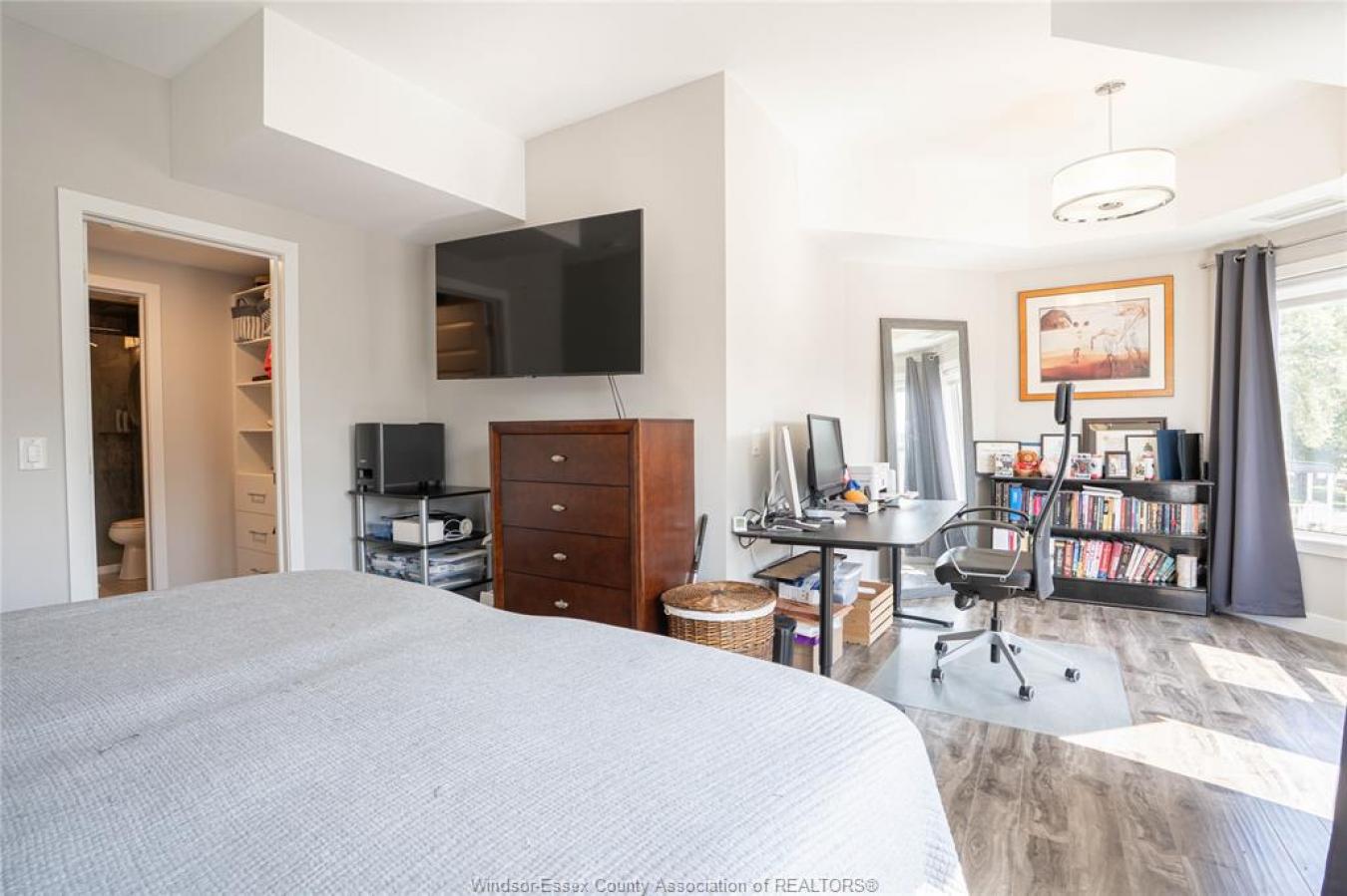 Windsor, ON, N8S 2E2, Canada, 2 Bedrooms Bedrooms, ,2 BathroomsBathrooms,Residential,For Sale,1968585