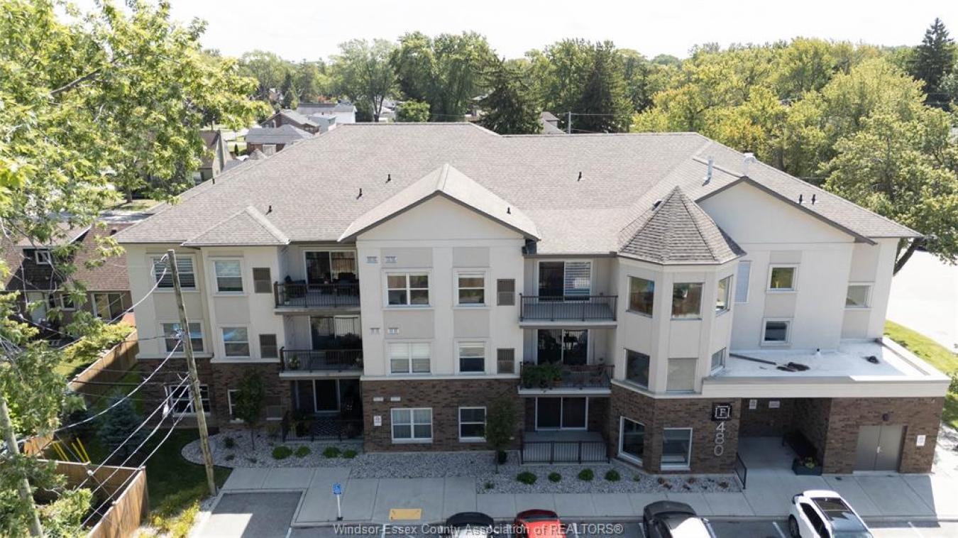 Windsor, ON, N8S 2E2, Canada, 2 Bedrooms Bedrooms, ,2 BathroomsBathrooms,Residential,For Sale,1968585