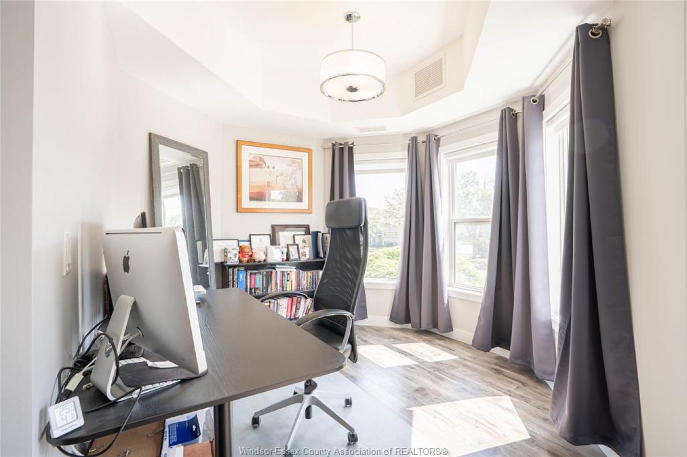 Windsor, ON, N8S 2E2, Canada, 2 Bedrooms Bedrooms, ,2 BathroomsBathrooms,Residential,For Sale,1968585