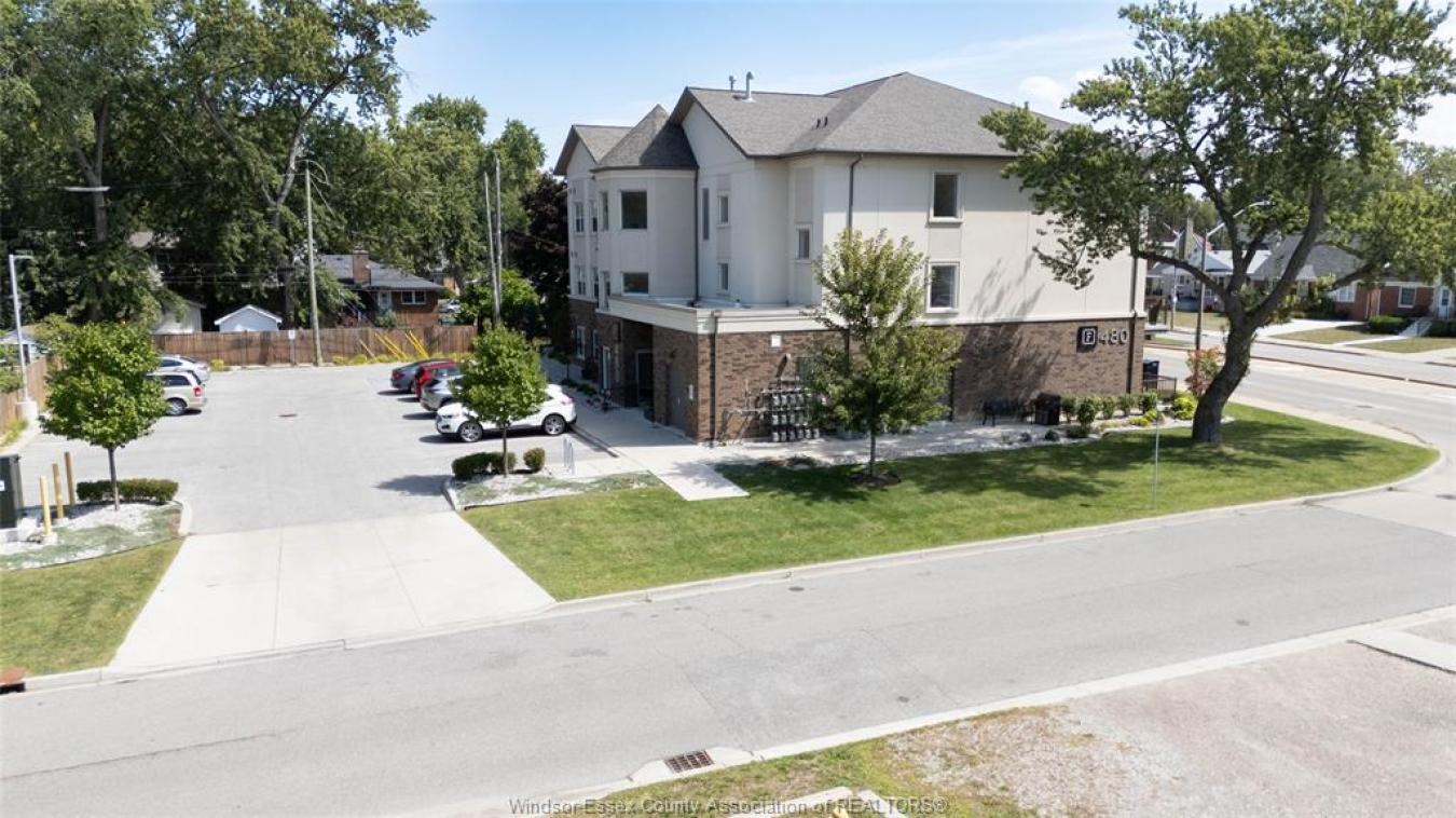 Windsor, ON, N8S 2E2, Canada, 2 Bedrooms Bedrooms, ,2 BathroomsBathrooms,Residential,For Sale,1968585