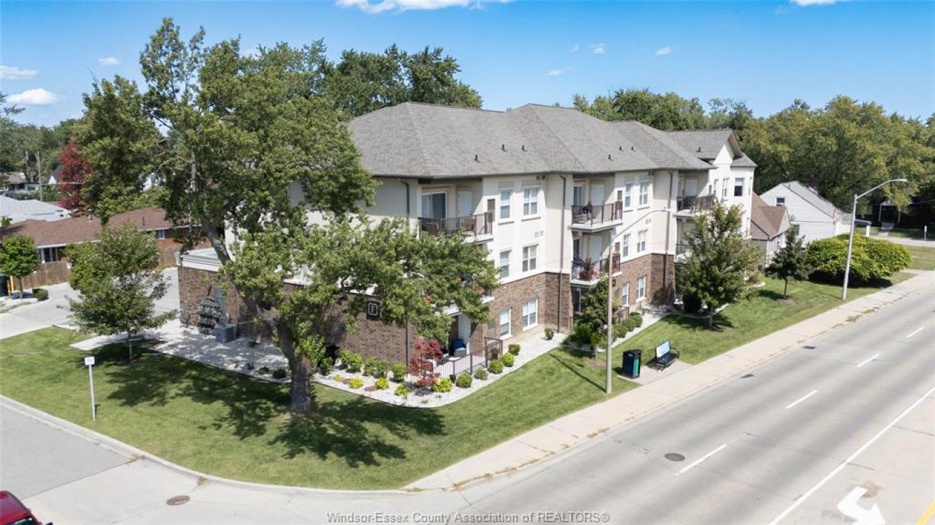 Windsor, ON, N8S 2E2, Canada, 2 Bedrooms Bedrooms, ,2 BathroomsBathrooms,Residential,For Sale,1968585