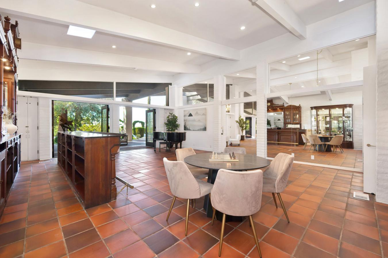 Carmichael, California, 95608, United States, 8 Bedrooms Bedrooms, ,8 BathroomsBathrooms,Residential,For Sale,1967410