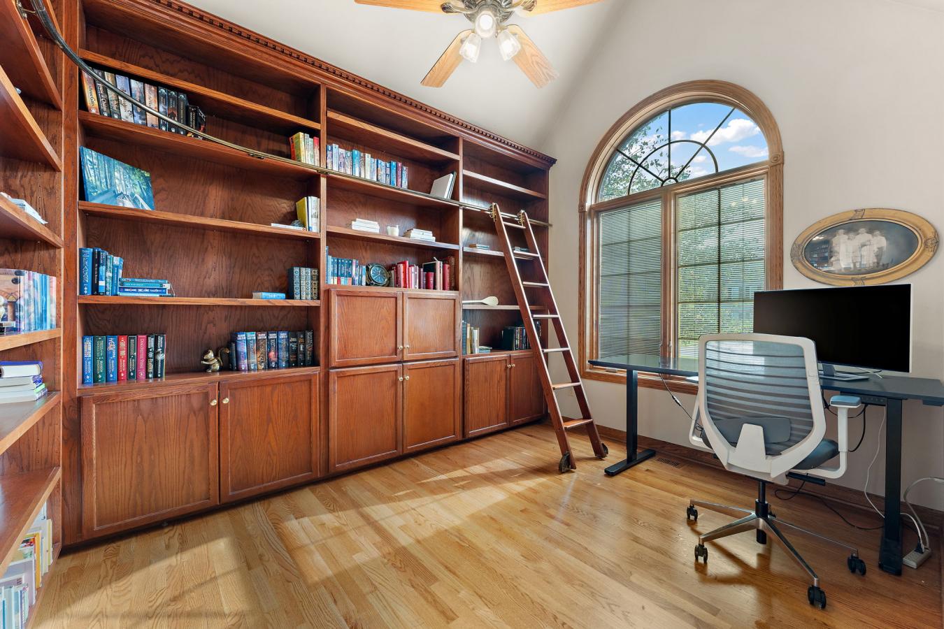 Munster, Lake, 46321, United States, 6 Bedrooms Bedrooms, ,4 BathroomsBathrooms,Residential,For Sale,1968581