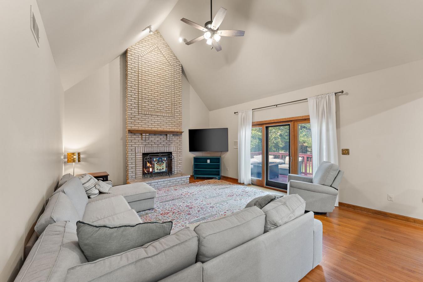 Munster, Lake, 46321, United States, 6 Bedrooms Bedrooms, ,4 BathroomsBathrooms,Residential,For Sale,1968581