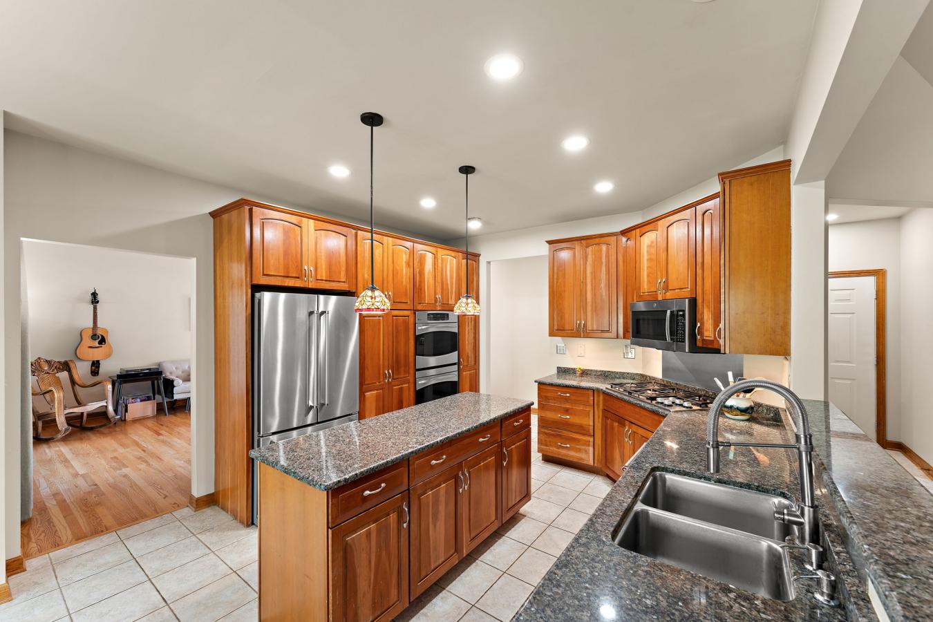 Munster, Lake, 46321, United States, 6 Bedrooms Bedrooms, ,4 BathroomsBathrooms,Residential,For Sale,1968581