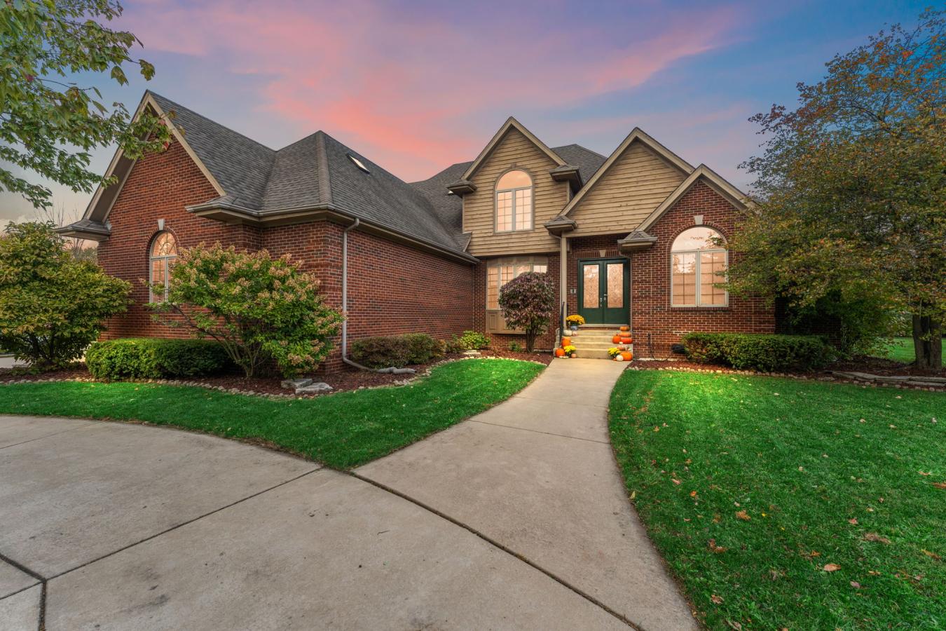 Munster, Lake, 46321, United States, 6 Bedrooms Bedrooms, ,4 BathroomsBathrooms,Residential,For Sale,1968581