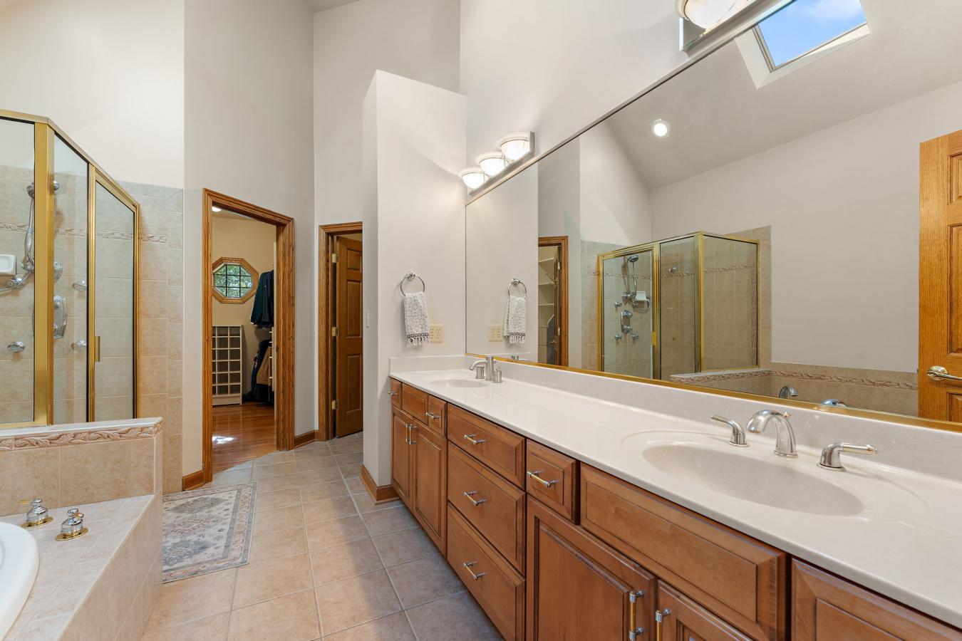 Munster, Lake, 46321, United States, 6 Bedrooms Bedrooms, ,4 BathroomsBathrooms,Residential,For Sale,1968581