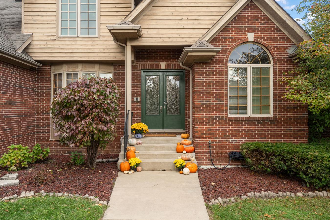 Munster, Lake, 46321, United States, 6 Bedrooms Bedrooms, ,4 BathroomsBathrooms,Residential,For Sale,1968581