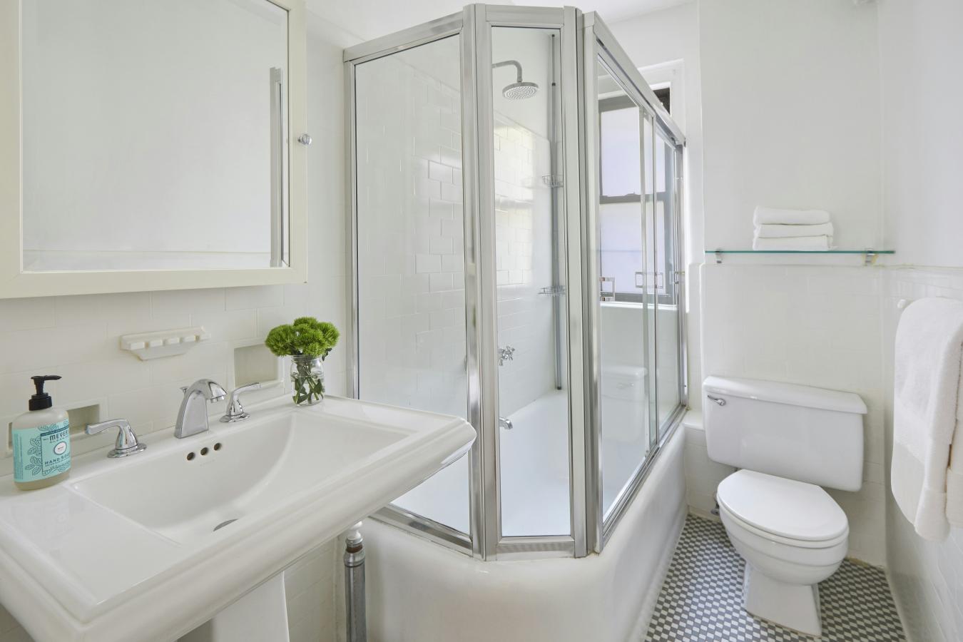 New York, New York, 10128, United States, 2 Bedrooms Bedrooms, ,2 BathroomsBathrooms,Residential,For Sale,1968582