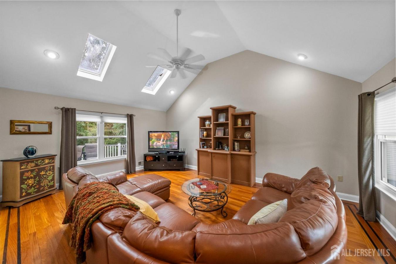 Morganville, Monmouth, 07751, United States, 4 Bedrooms Bedrooms, ,2 BathroomsBathrooms,Residential,For Sale,1968566