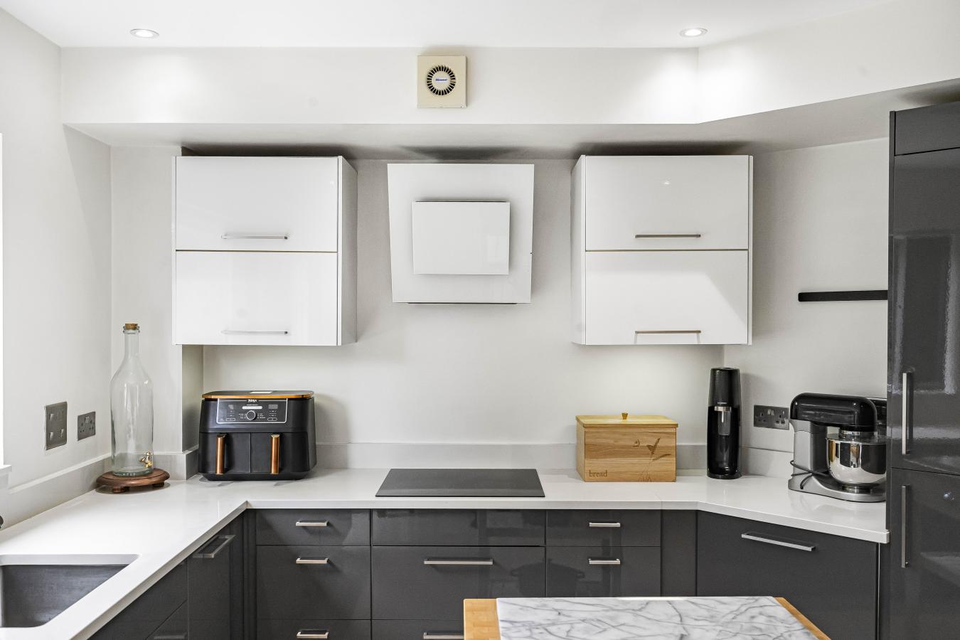 Caterham, Surrey, CR3 6FF, United Kingdom, 5 Bedrooms Bedrooms, ,3 BathroomsBathrooms,Residential,For Sale,1968563