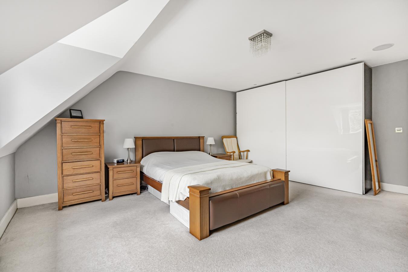 Caterham, Surrey, CR3 6FF, United Kingdom, 5 Bedrooms Bedrooms, ,3 BathroomsBathrooms,Residential,For Sale,1968563