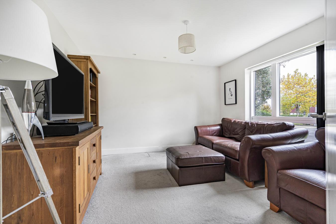 Caterham, Surrey, CR3 6FF, United Kingdom, 5 Bedrooms Bedrooms, ,3 BathroomsBathrooms,Residential,For Sale,1968563