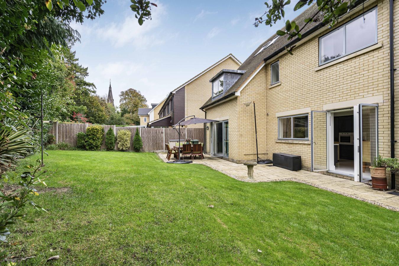 Caterham, Surrey, CR3 6FF, United Kingdom, 5 Bedrooms Bedrooms, ,3 BathroomsBathrooms,Residential,For Sale,1968563