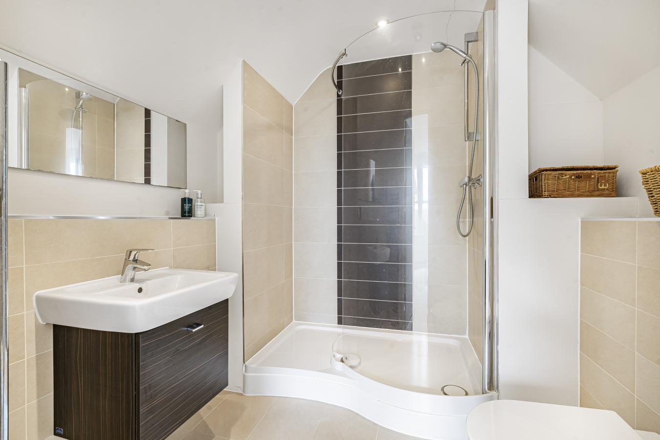 Caterham, Surrey, CR3 6FF, United Kingdom, 5 Bedrooms Bedrooms, ,3 BathroomsBathrooms,Residential,For Sale,1968563