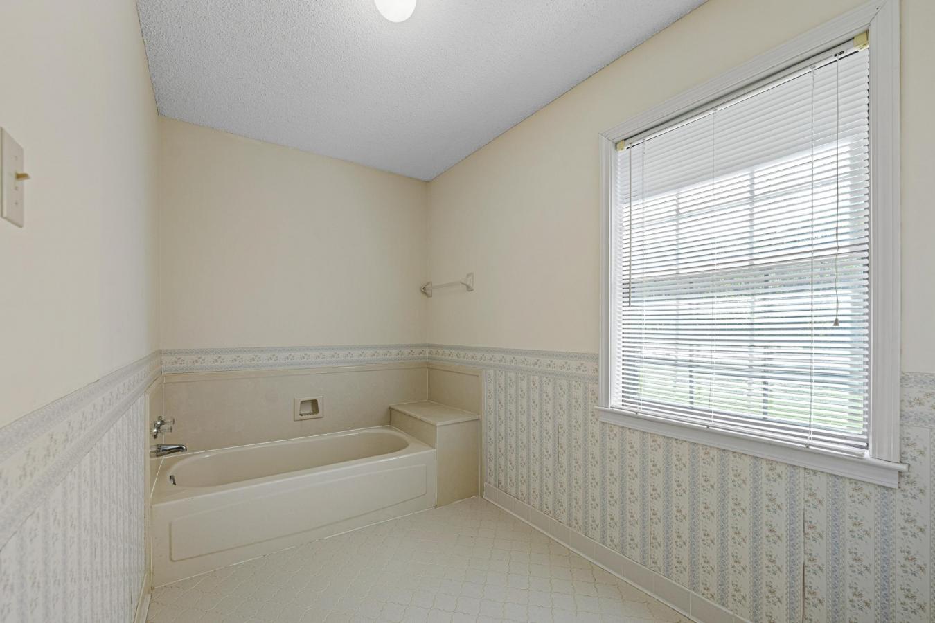 Rossville, Fayette, 38066, United States, 4 Bedrooms Bedrooms, ,4 BathroomsBathrooms,Residential,For Sale,1968564