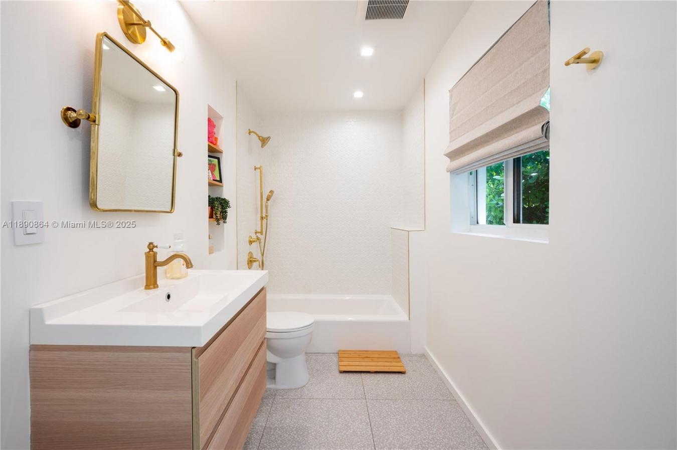 South Miami, Miami-Dade County, 33155, United States, 4 Bedrooms Bedrooms, ,3 BathroomsBathrooms,Residential,For Sale,1968558