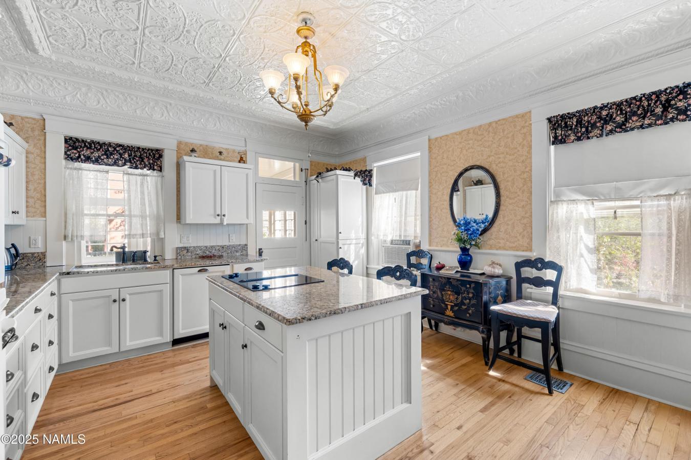 Flagstaff, Coconino, 86001, United States, 5 Bedrooms Bedrooms, ,4 BathroomsBathrooms,Residential,For Sale,1968555