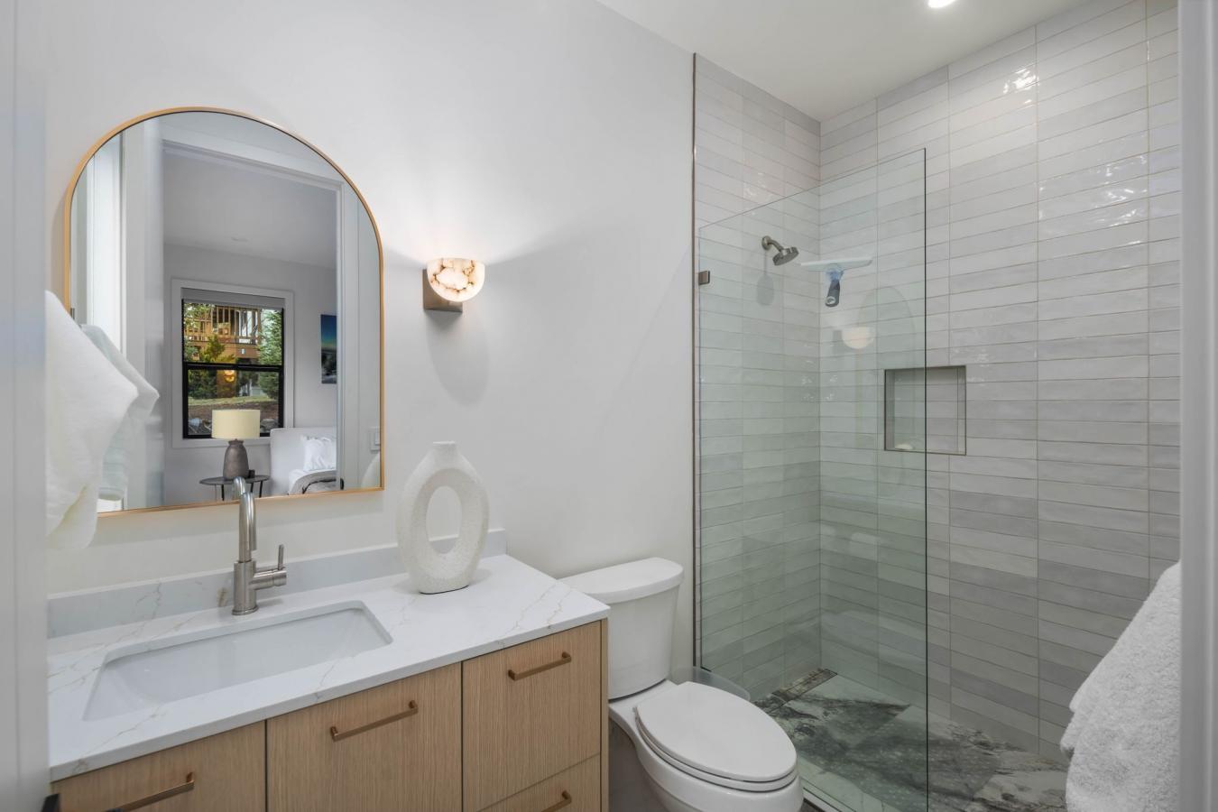 Normandy Park, King, 98166, United States, 5 Bedrooms Bedrooms, ,4 BathroomsBathrooms,Residential,For Sale,1968553