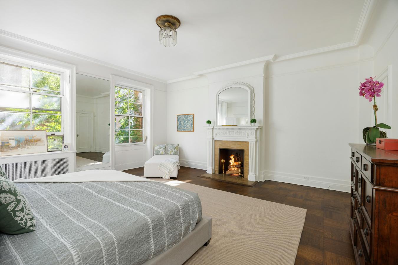 New York, New York, 10021, United States, 4 Bedrooms Bedrooms, ,3 BathroomsBathrooms,Residential,For Sale,1968547