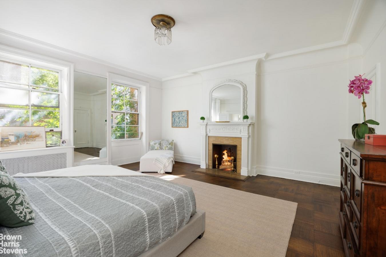 New York, New York, 10021, United States, 4 Bedrooms Bedrooms, ,3 BathroomsBathrooms,Residential,For Sale,1968547